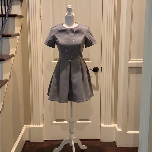 Dresses & Skirts - Top Shop gray s/s dress